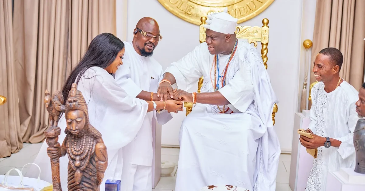 Baba Ijesha receives car, chieftaincy title from Ooni of Ife