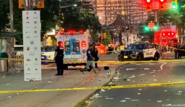 Toronto shooting: 2 killed, suspects still at large