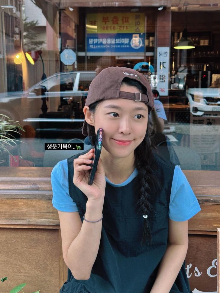 Seolhyun / Captured from her Instagram