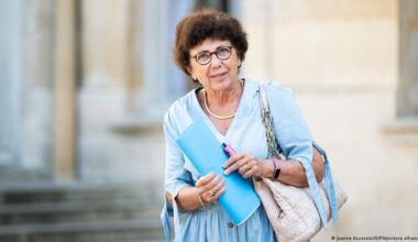 France: Minister quits over pesticide bill — but is staying