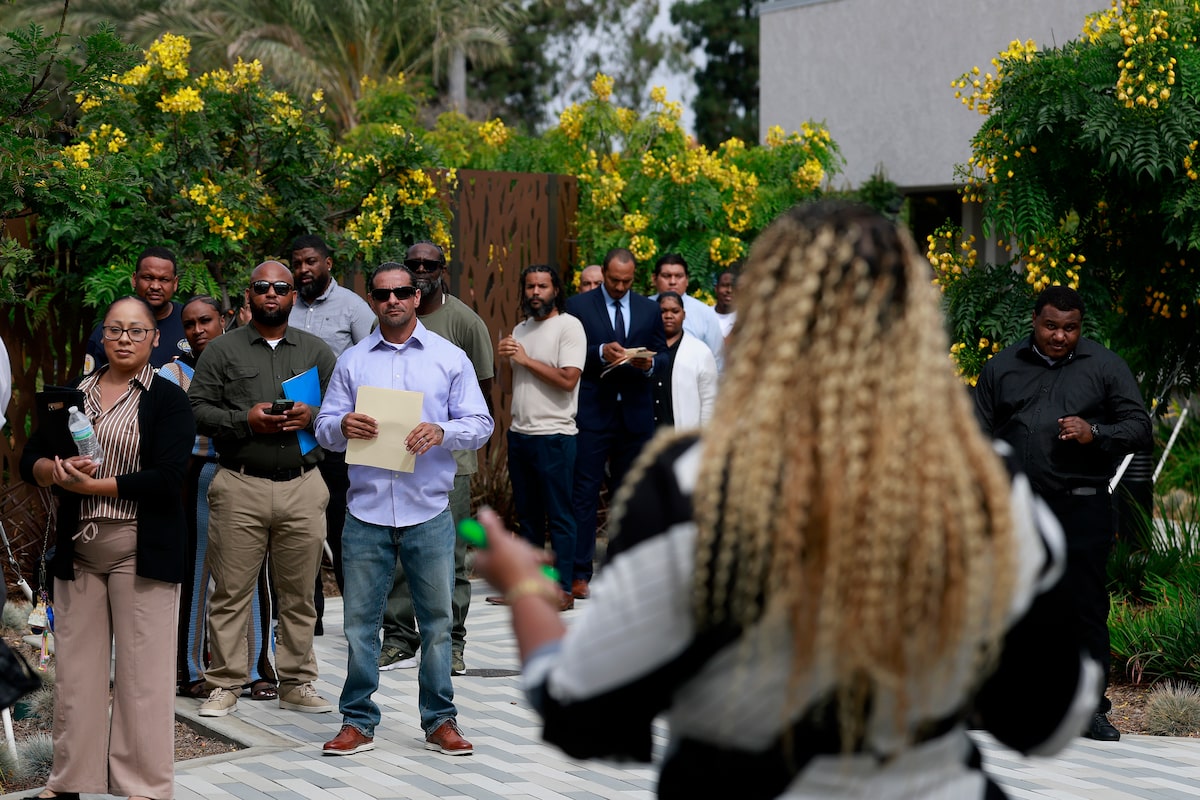 U.S. weekly jobless claims plunge to lowest since 1969