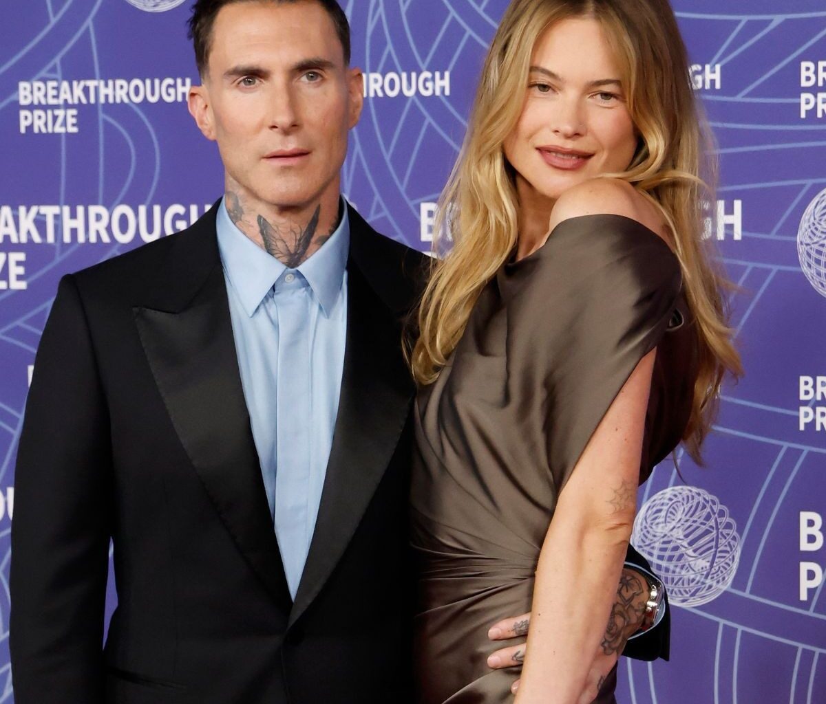 Adam Levine’s Onstage Moment With Behati Prinsloo, Daughter Dusty
