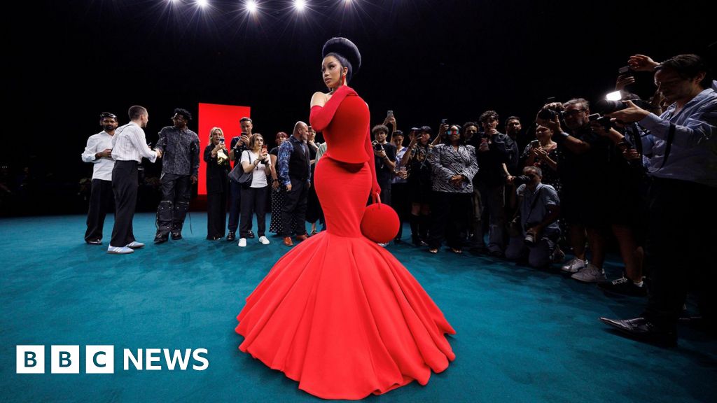 All the best looks from Paris Haute Couture Week 2026 - BBC