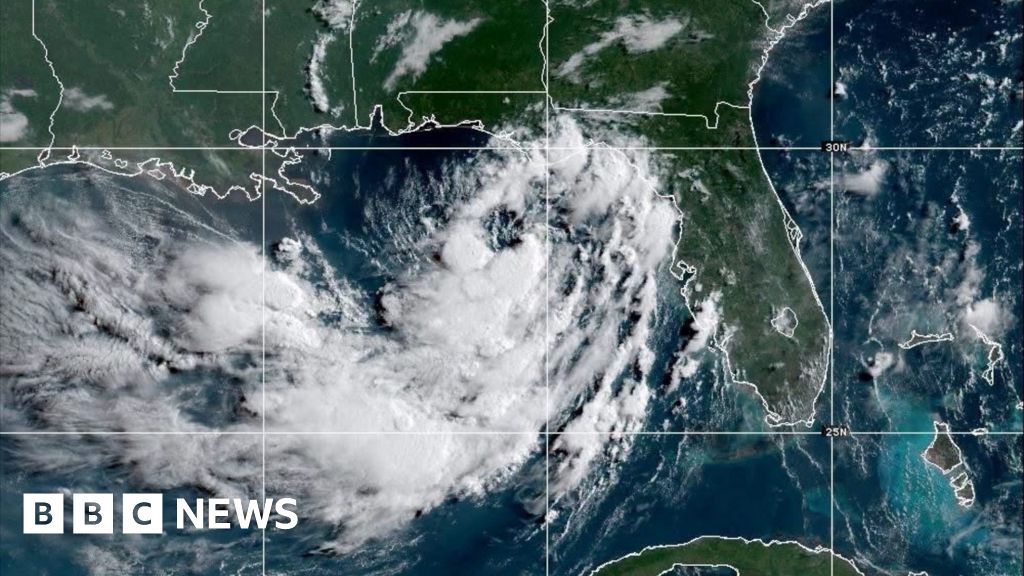 Tropical Storm Bertha threatens US Gulf coast - BBC