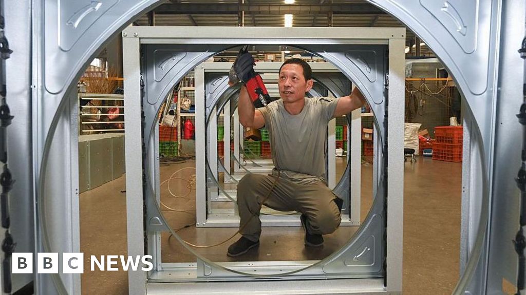 China economic growth falls sharply, missing target - BBC