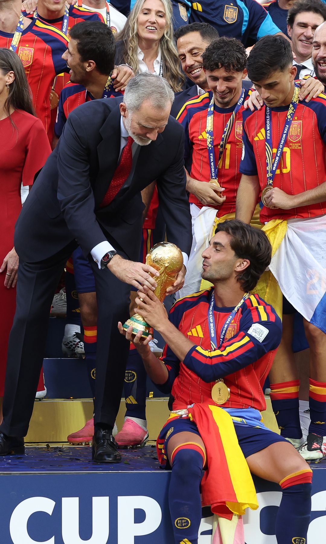 King Felipe VI of Spain hands the FIFA World Cup trophy to Ferran Torres