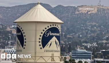 Merger deal between Paramount and Warner Bros paused by judge - BBC