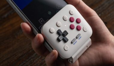 8BitDo's Latest Phone Accessory Is a Clip-on, Game Boy-Like Controller