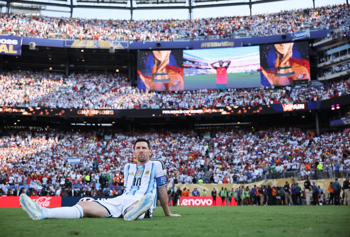 Lionel Messi #10 of Argentina reacts to Spain's victory in the World Cup.