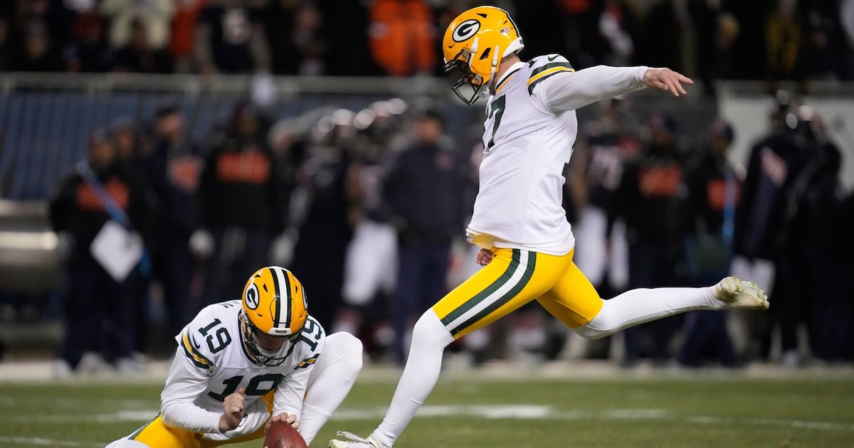 Should the NFL adopt the UFL’s four-point field goal rule?