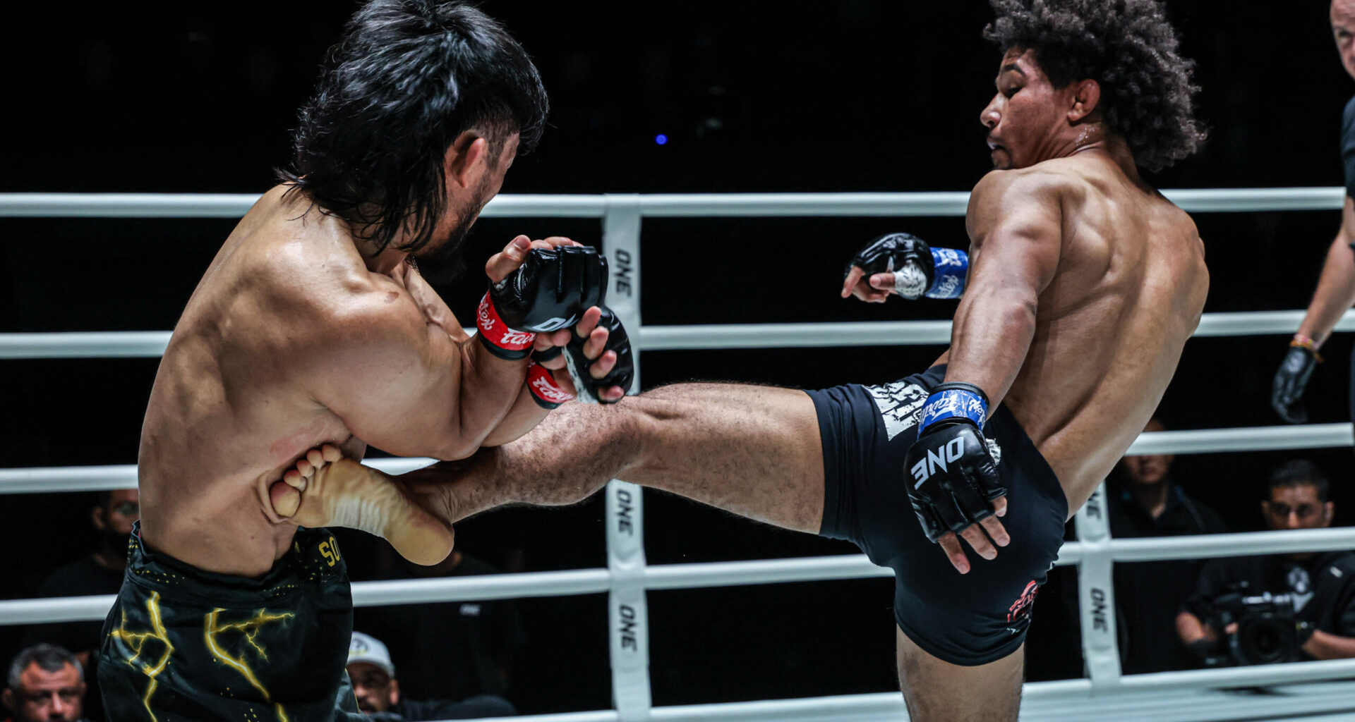 Brazilian MMA fighter Antonio Cesar kicks Lito Adiwang