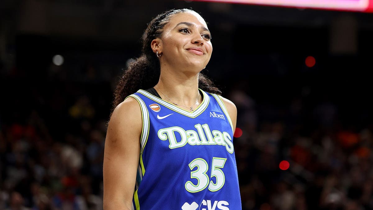 Azzi Fudd reacts during the 3-point contest