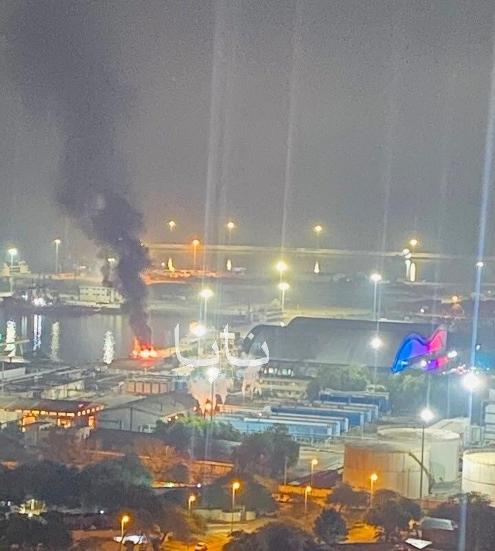 Smoke billowing over Iran's Kish Island following US strikes תקיפות איראן ארה"ב מצר הורמוז האי קיש