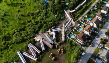 Safety board investigating after CN Rail train goes off tracks near Montreal