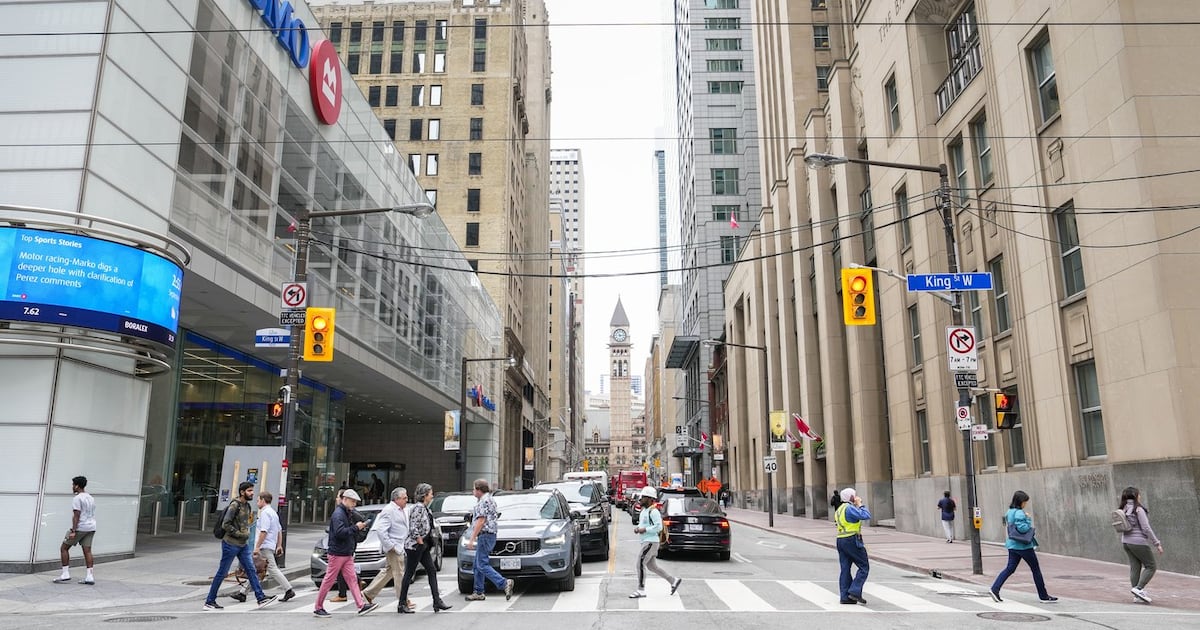 Canadian consumer spending up, but income not keeping pace: report