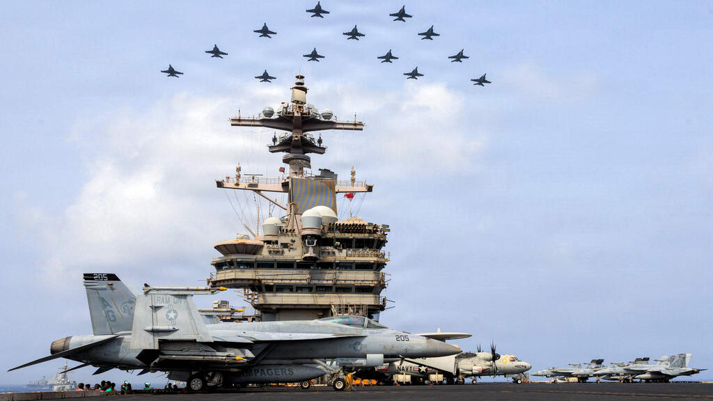 US fighter jets over the Arabian Sea (Photo: AFP PHOTO / US NAVY / NAVCENT PUBLIC AFFAIRS) מטוסי קרב של צבא ארה"ב ב הים הערבי בצילום מ-30 ביוני בצל המתיחות מול איראן