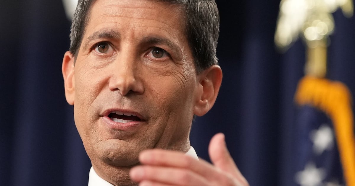US economy grows a sluggish 1.5% second-quarter with inflation remaining stubbornly high