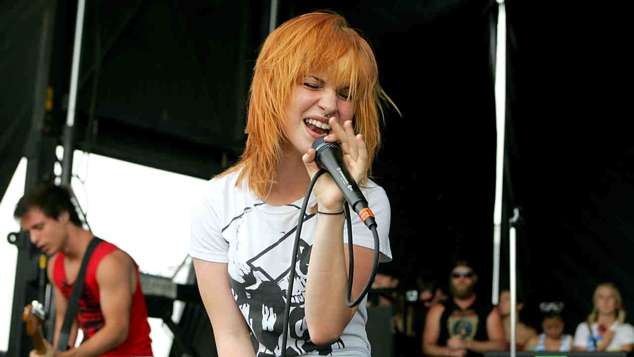 Paramore&rsquo;s Hayley Williams performing live in 2008