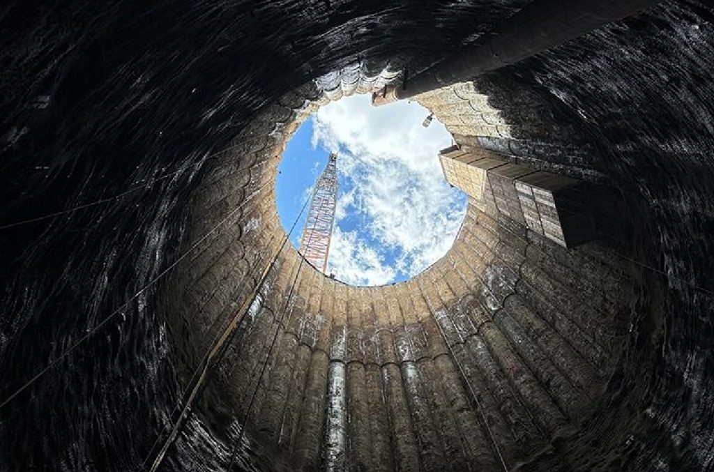 That noise on the waterfront at night is the sound of a tunnel being dug in Mississauga
