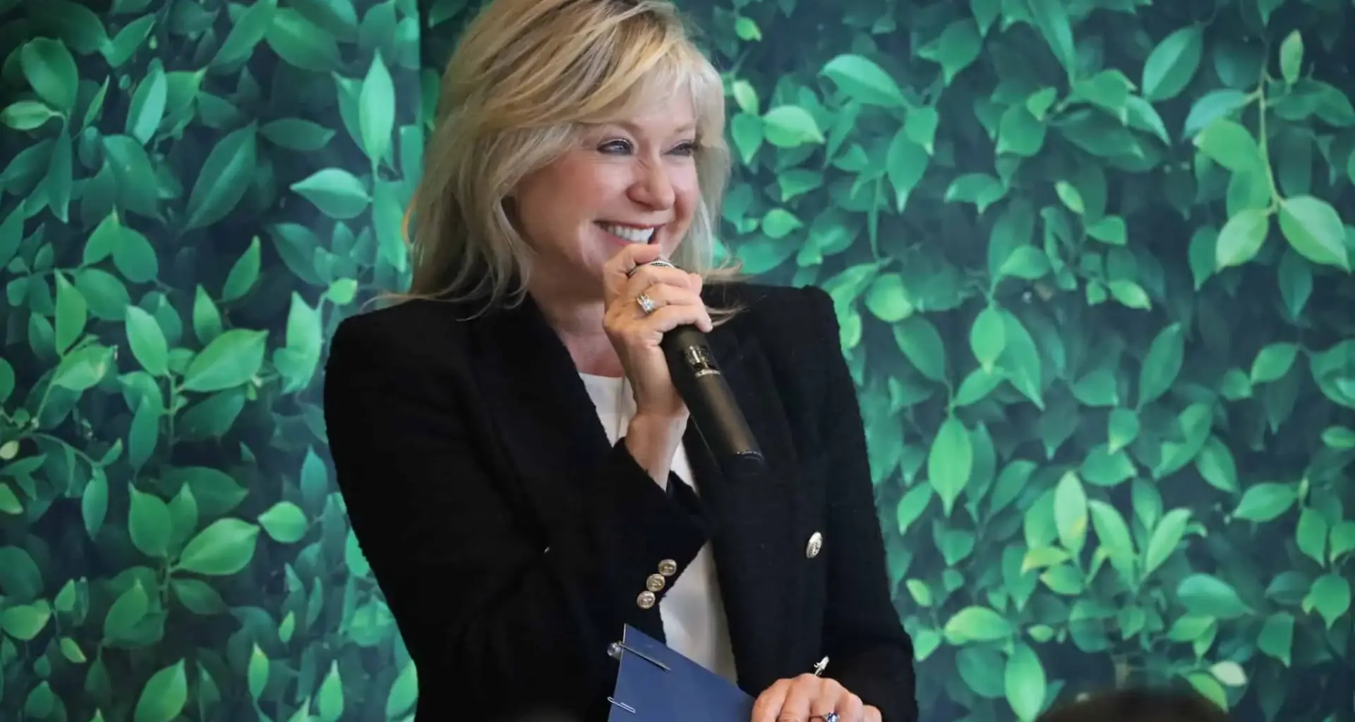 Former mayor Bonnie Crombie officially registers to run again in Mississauga
