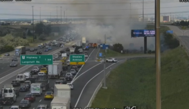 Hwy. 400 grass fire backs up northbound lanes near Steeles
