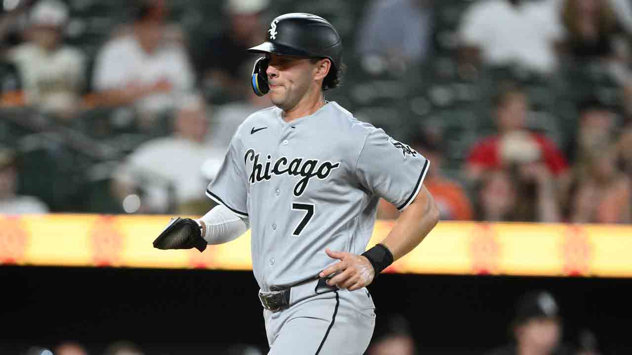 Pirates acquire Gonzalez, Eisert from White Sox for pick, Woods