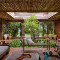© André Klotz Roots House / Studio Gontijo Arquitetura - Interior Photography, Living Room, Wood, Chair, Garden