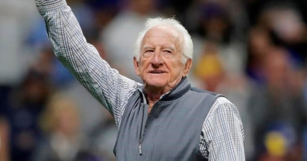 Milwaukee honors longtime Milwaukee Brewers broadcaster Bob Uecker with giant downtown mural