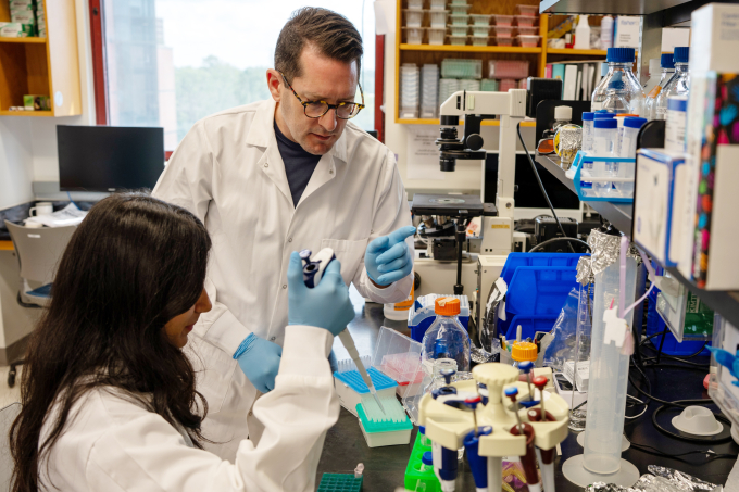 Doctor Jonathan Bird is working in the lab with another researcher