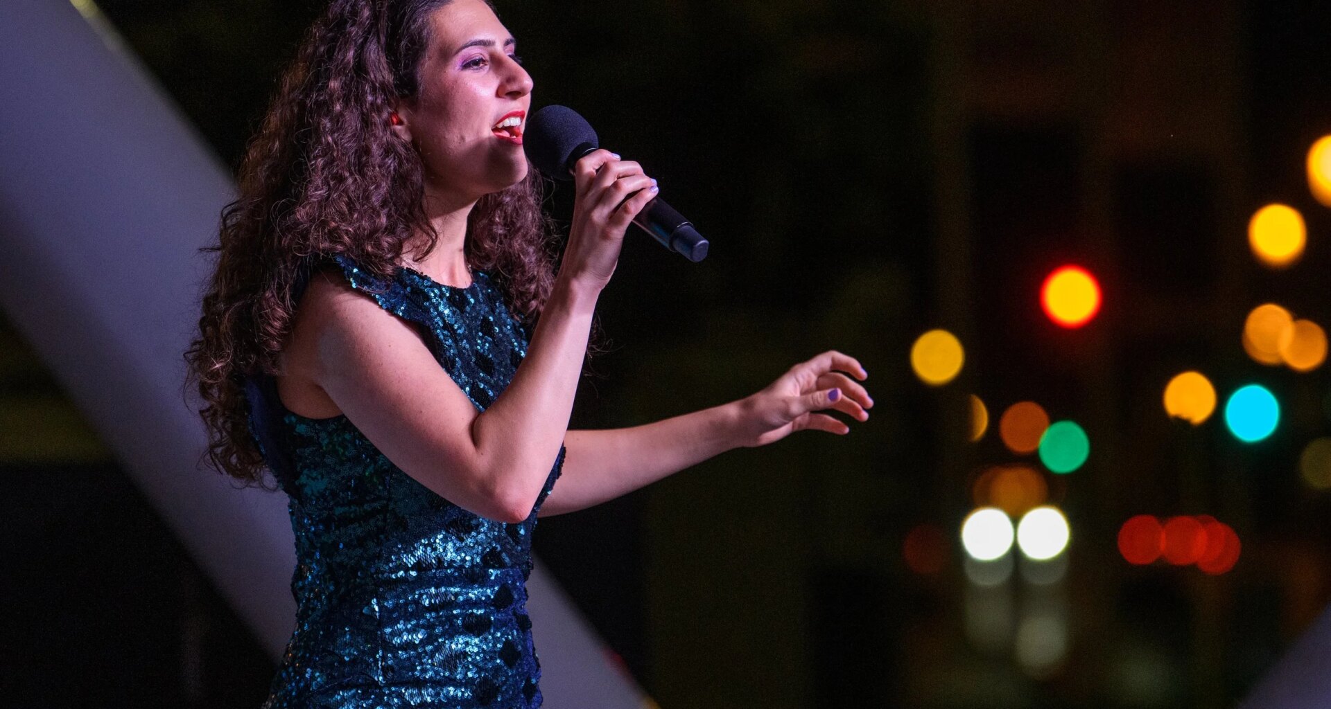 Artist Glimpse: Emma Della Rossa — Modern Mississauga Media