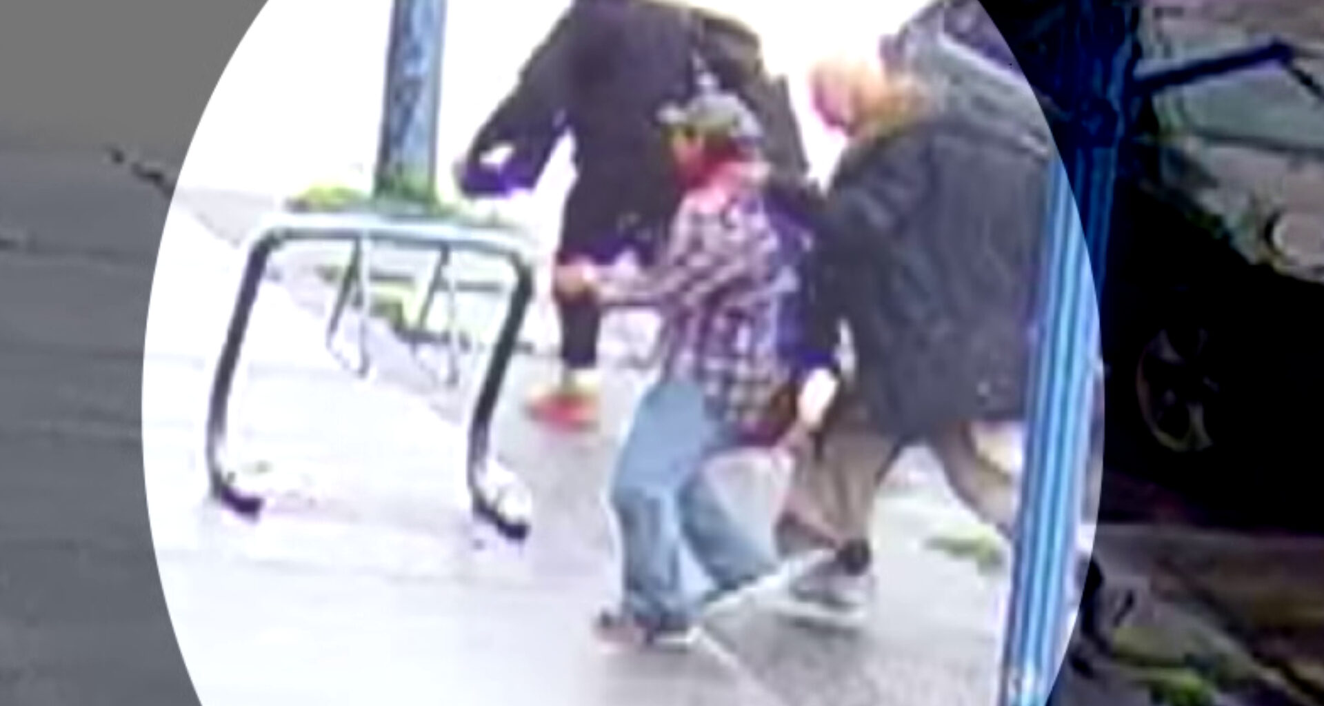 Suspects sought after violent robbery of senior in Vancouver: VPD