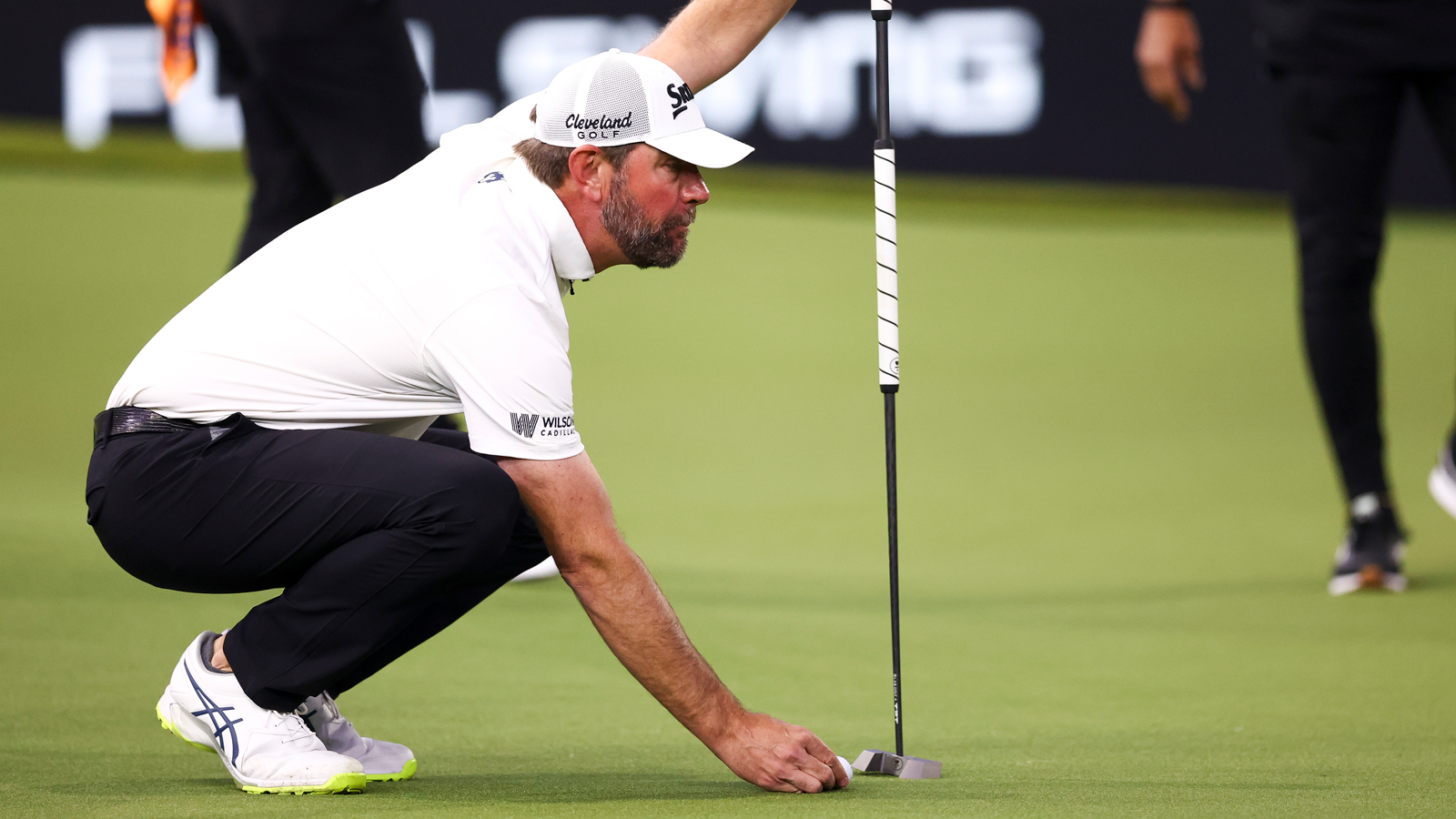 Lucas Glover lines up a putt