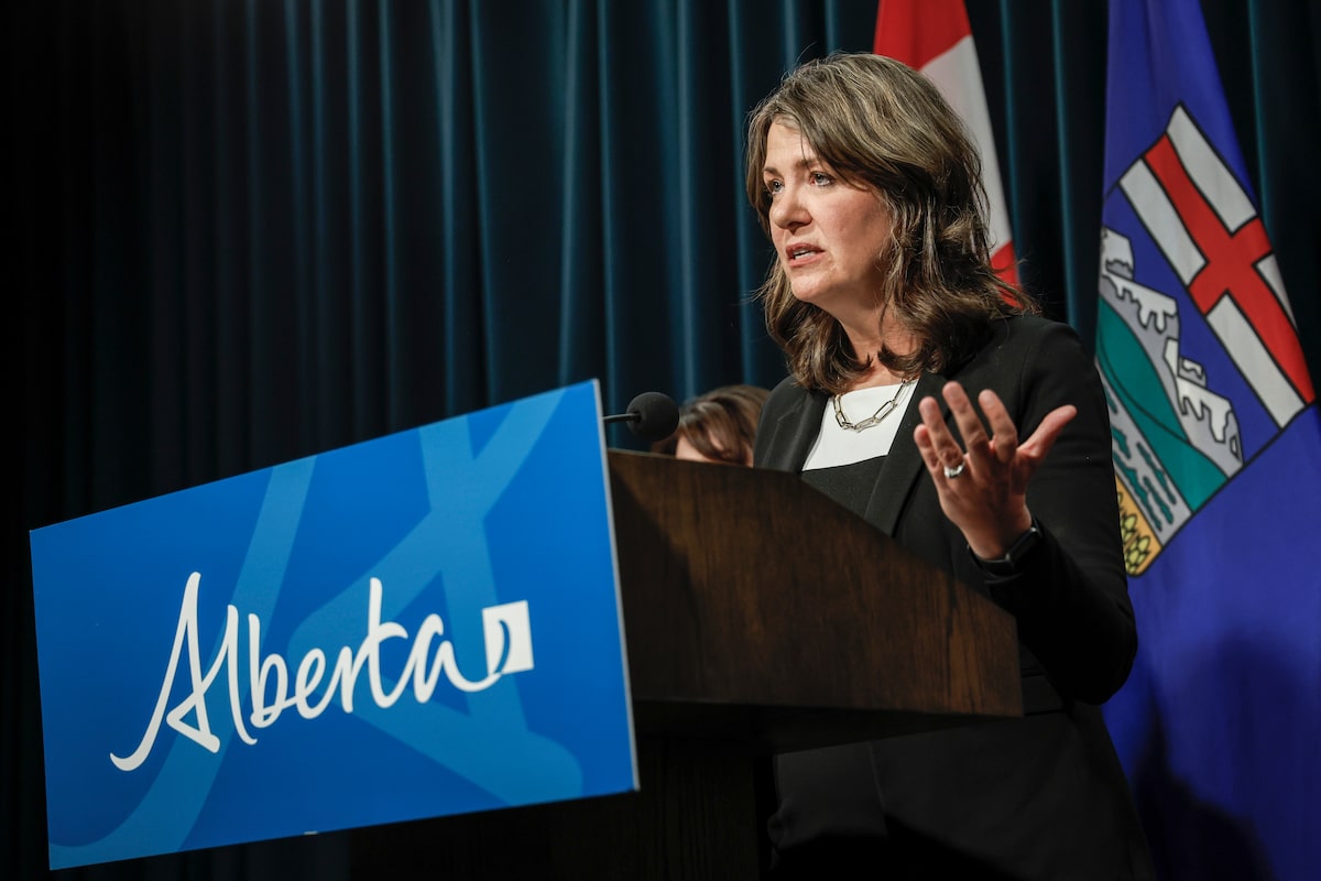 Alberta won’t retaliate against U.S. tariff with alcohol ban, Danielle Smith says