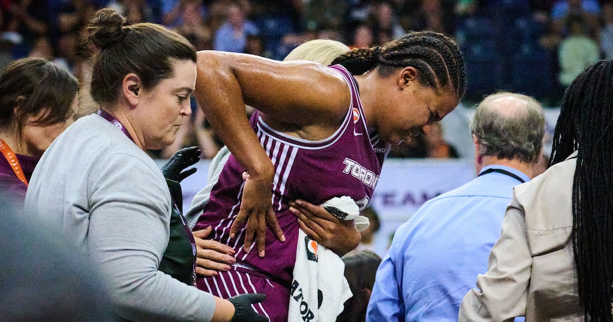 Toronto Tempo’s Nyara Sabally exits late against Atlanta Dream after suffering a rib injury