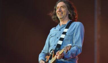 Watch Snow Patrol surprise fans at Crystal Palace Park gig with Kylie Minogue for live debut of collab 'These Alarms'