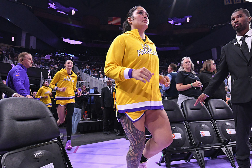 The Los Angeles Sparks Sign Alissa Pili to a Player Development Contract