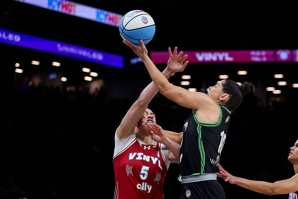 NEW YORK, NEW YORK - MARCH 02: Kelsey Plum #10 of the Phantom lays up a shot against Dearica Hamby #5 of the Vinyl during the first quarter in the Unrivaled Semifinals at Barclays Center on March 02, 2026 in New York City.