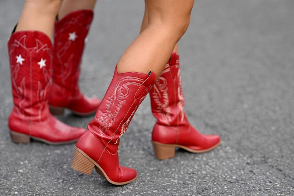 Every Wednesday this summer in Montreal—free western line dancing at the Jardins Gamelin