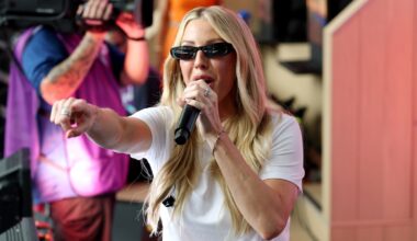 Ellie Goulding Performs During World Cup Quarterfinal Game: Watch