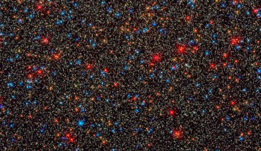 Omega Centauri, the largest and brightest globular cluster in our sky, holding roughly 10 million ancient stars. Clusters like this are home to some of the oldest stars in the Galaxy, the very objects this new study used to test the age of the universe itself (Credit : NASA/ESA)