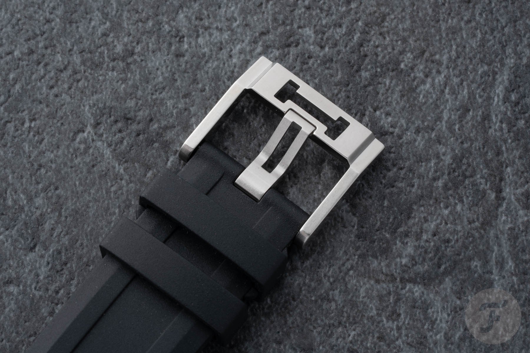 Hamilton Khaki Navy Scuba Auto pin buckle