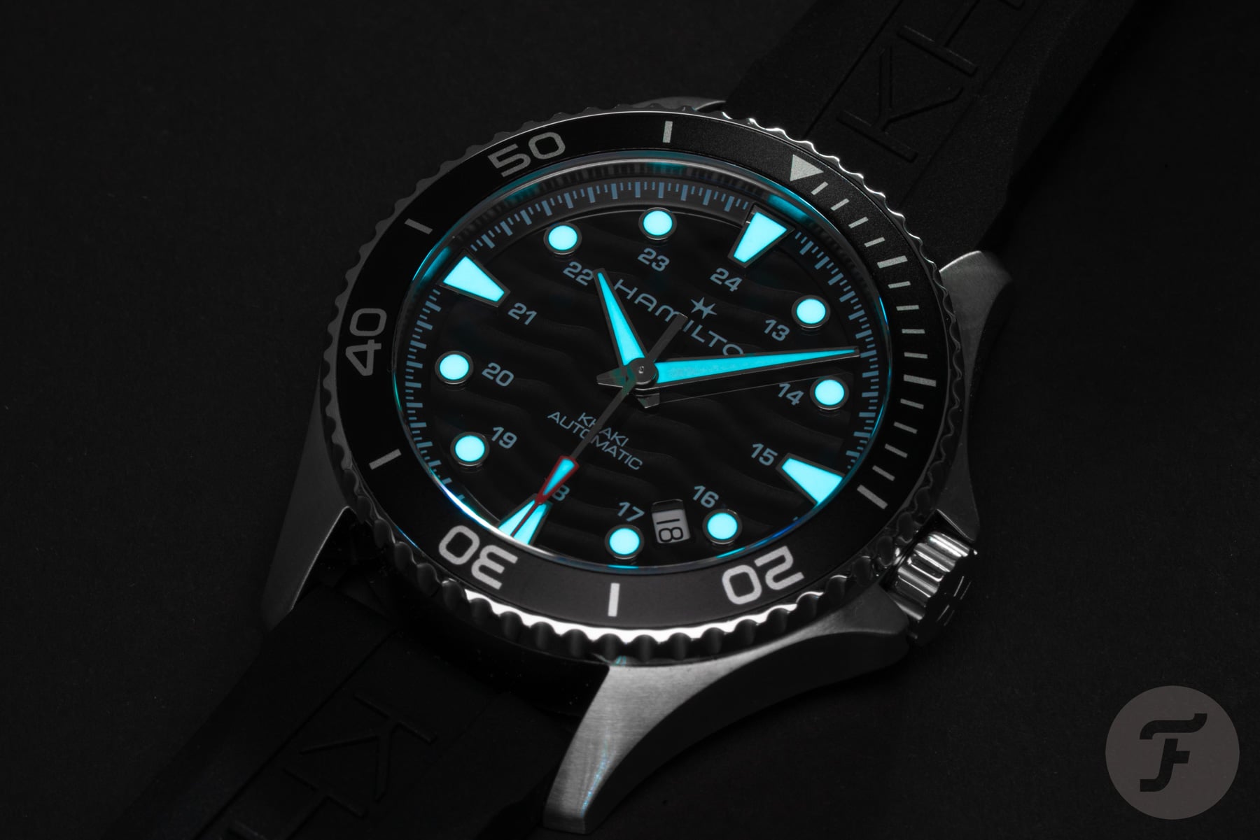 Hamilton Khaki Navy Scuba Auto lume shot