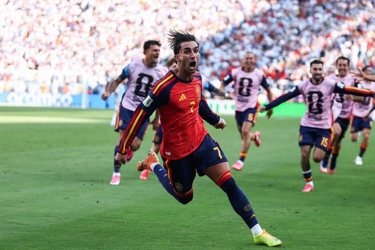 Spain outclasses 10-man Argentina 1-0 in extra time of World Cup final