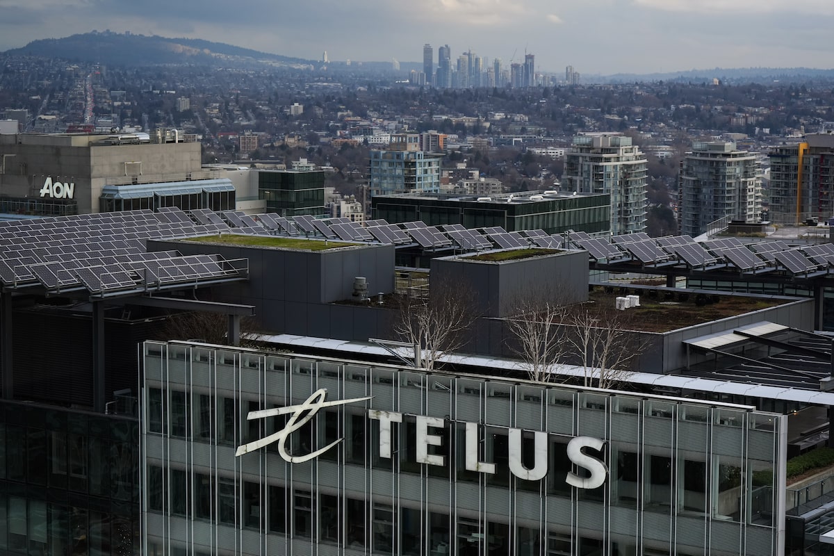 Telus lowers dividend to deploy more cash for debt repayment