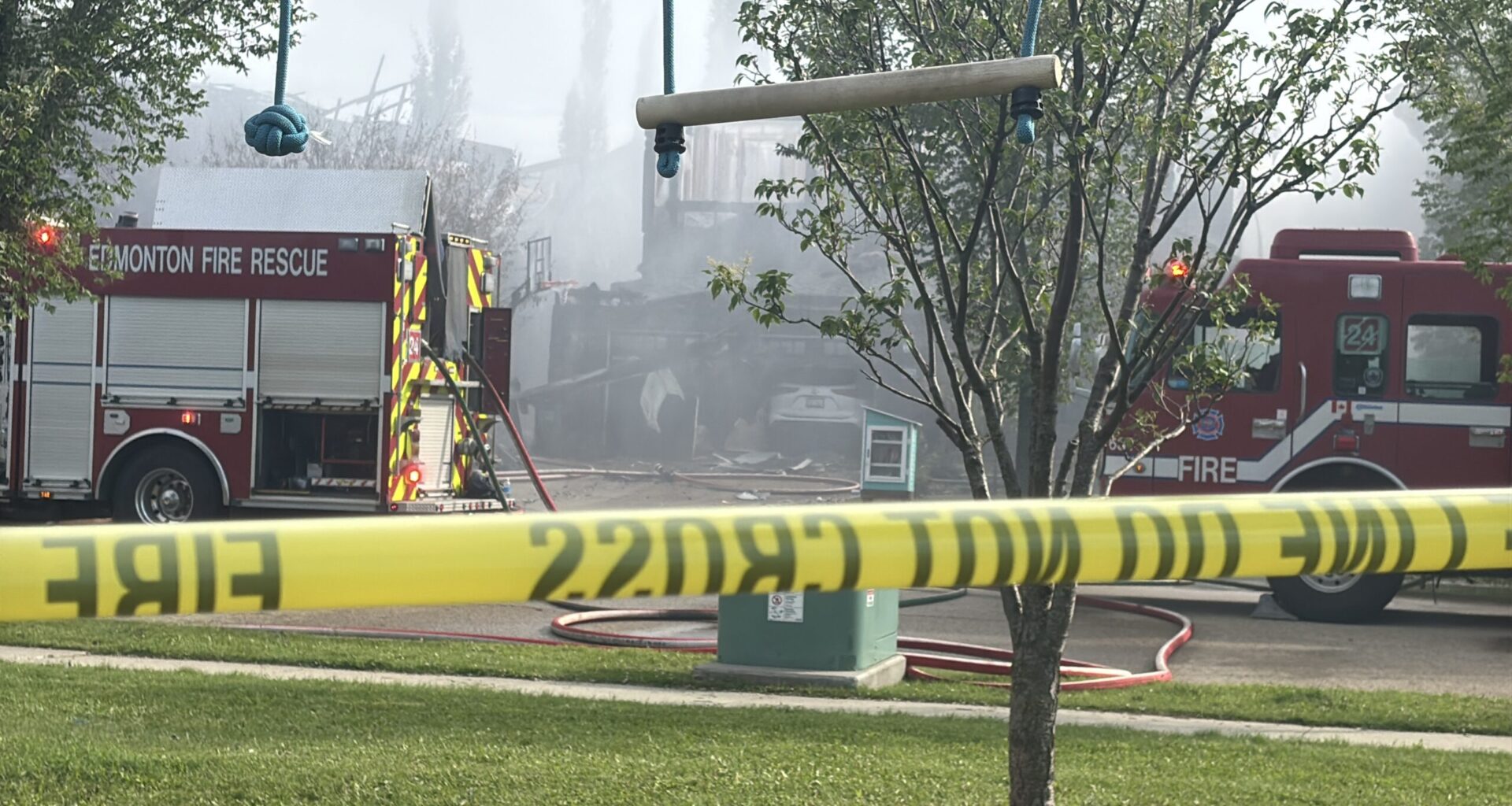 2 houses damages in fire in Edmonton's Cameron Heights neighbourhood