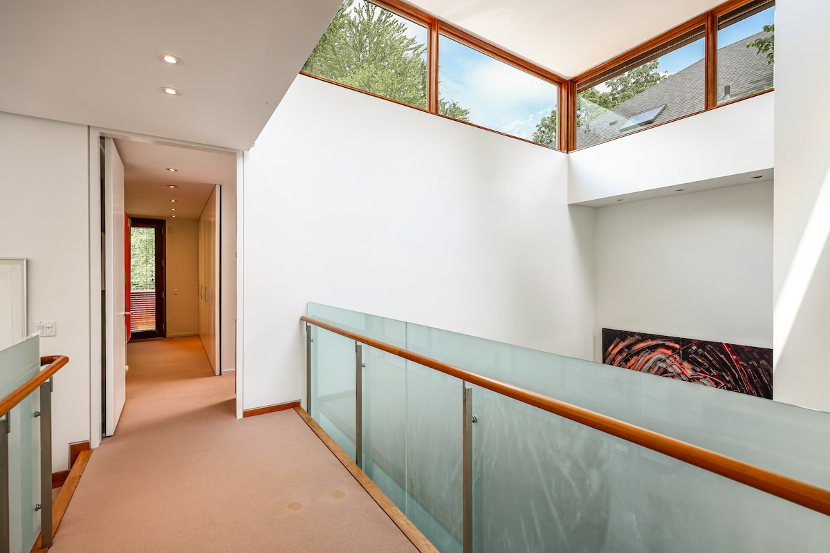 Architect combines light, art and landscape to make magic for Toronto couple