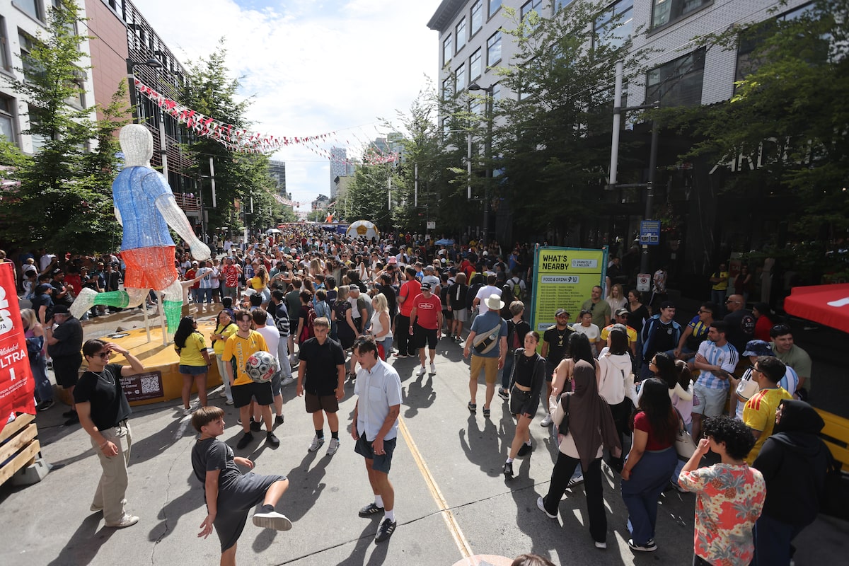 Vancouver extending Granville Street pedestrian zone by seven weeks