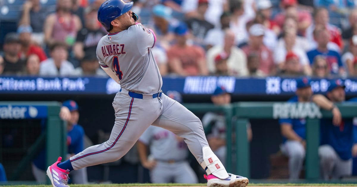 Francisco Alvarez homers twice as New York Mets beat Philadelphia Phillies under smoky sky