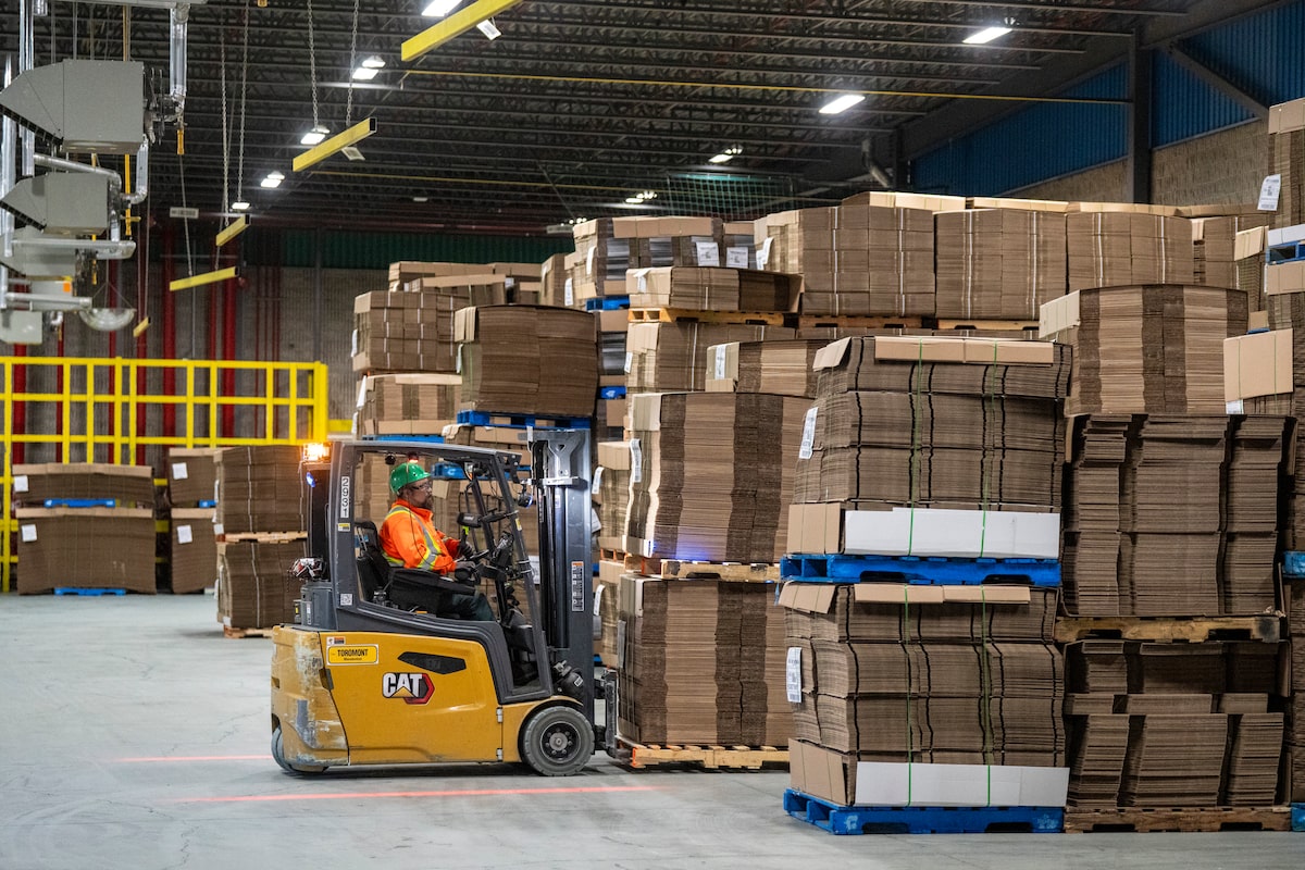 Canada’s manufacturing PMI edges higher for sixth straight month