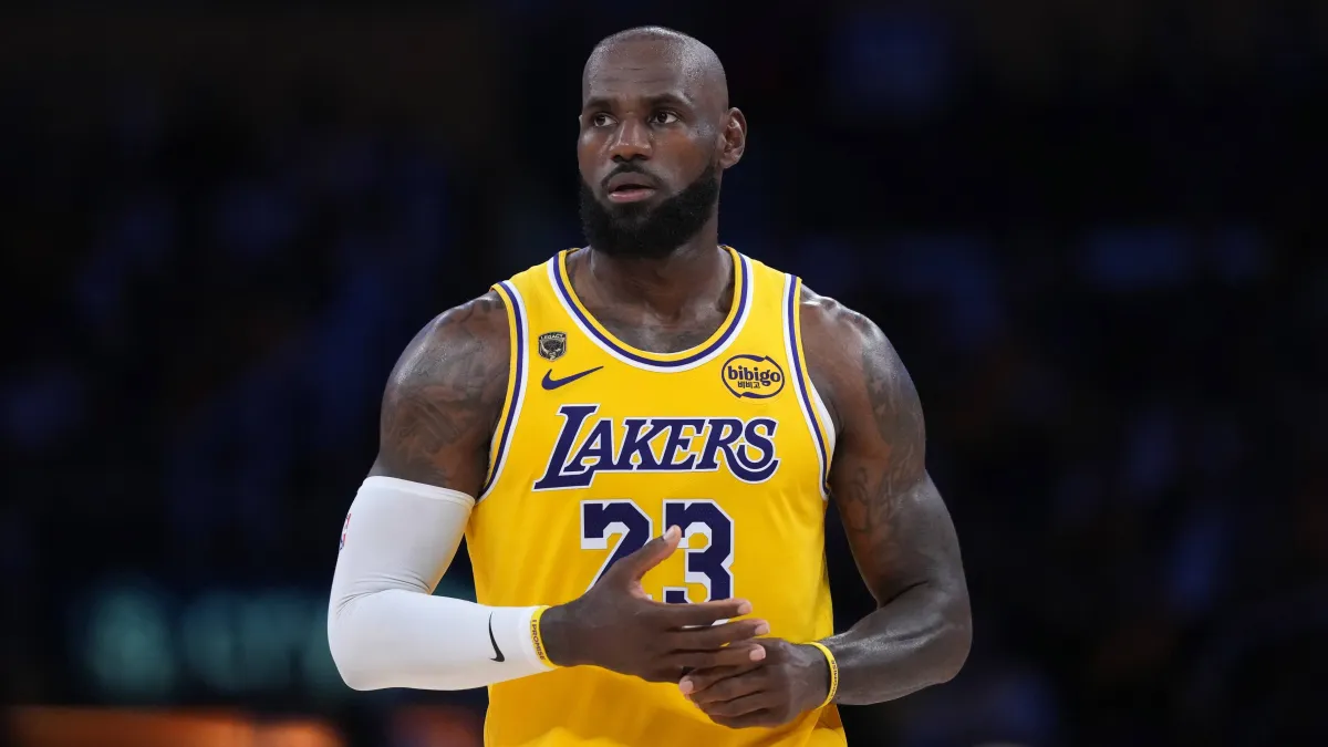 Timberwolves reportedly make $150M pitch to ex-Laker LeBron James to join championship contender image